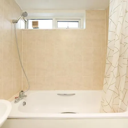 Apartamento London Oasis Flat With High-Speed Broadband And Free Parking Exterior foto