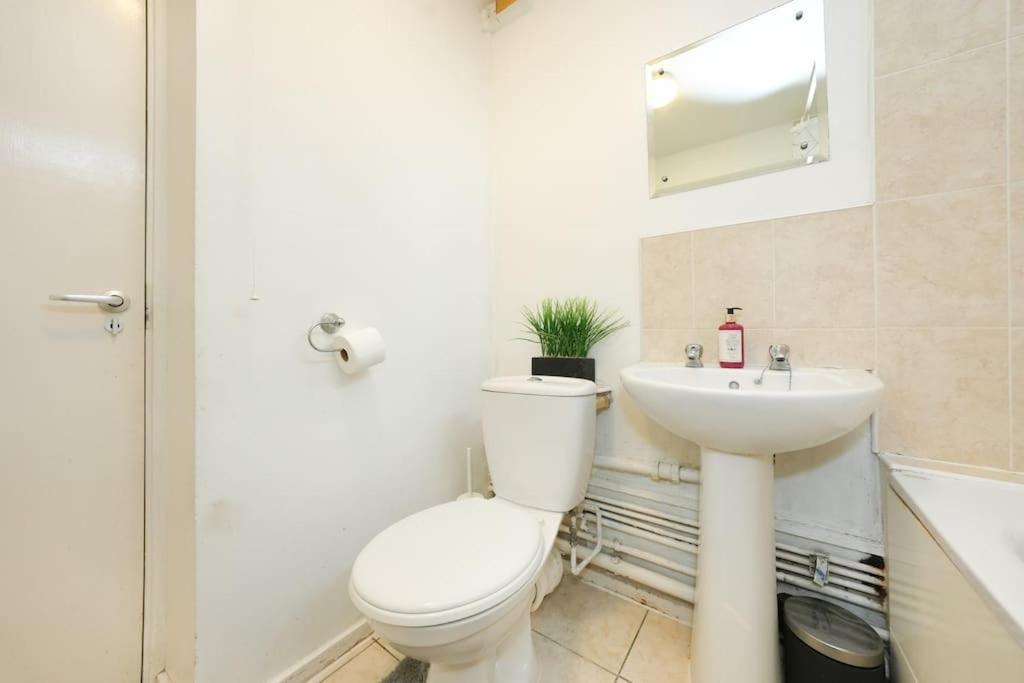 Appartamento Oasis Flat With High-speed Broadband And Free Parking